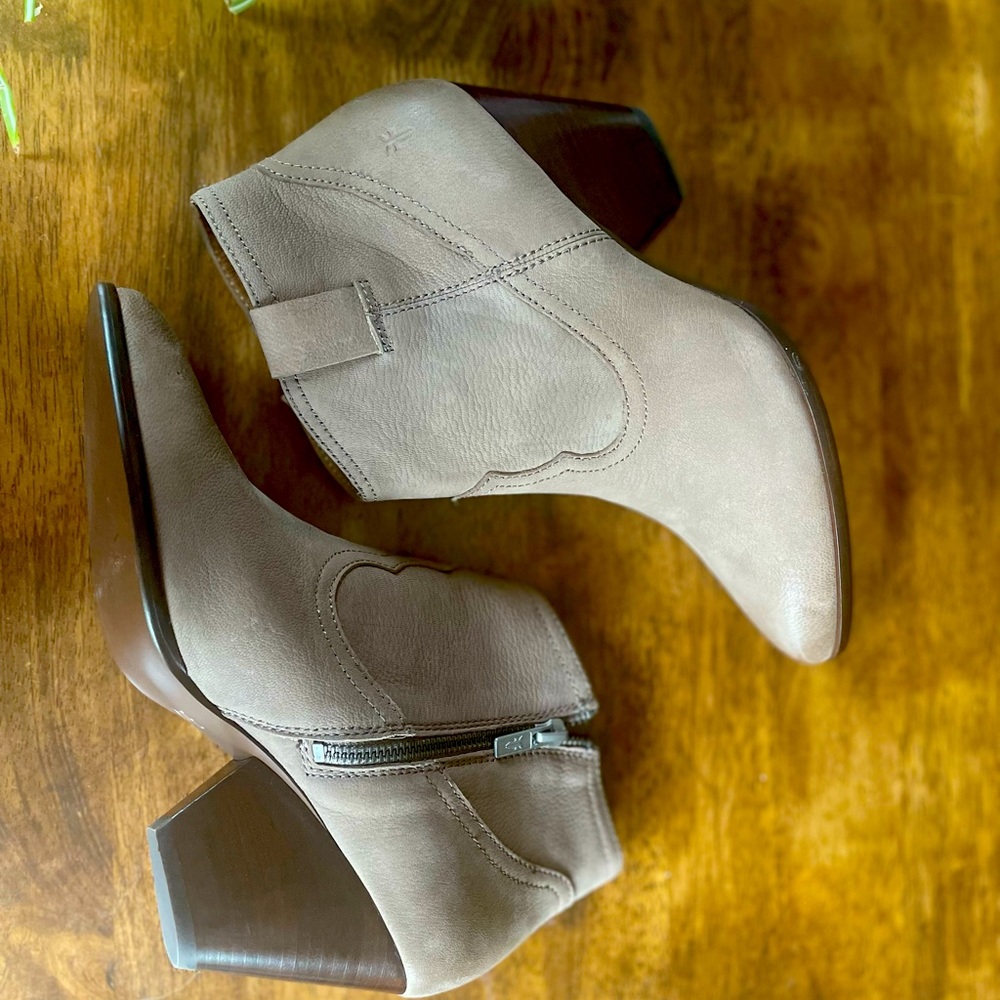 Frye size 9 western booties